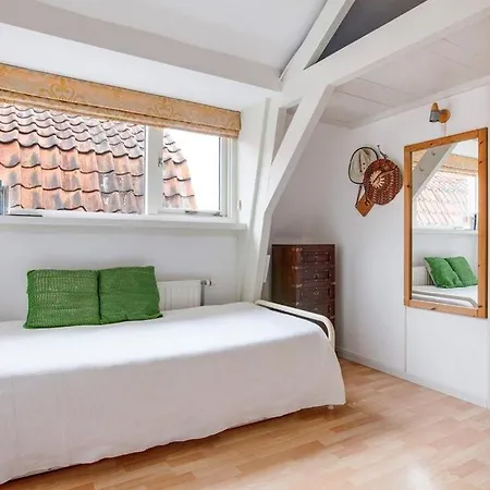 Homestay Family In Central, Historic