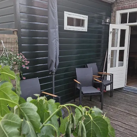 Homestay Family In Central, Historic